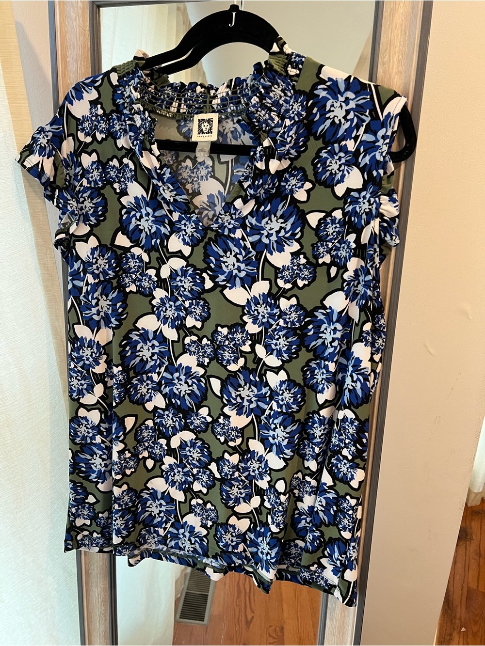 Anne Klein Blue White Floral Smocked V-Neck Sleeveless Top XL